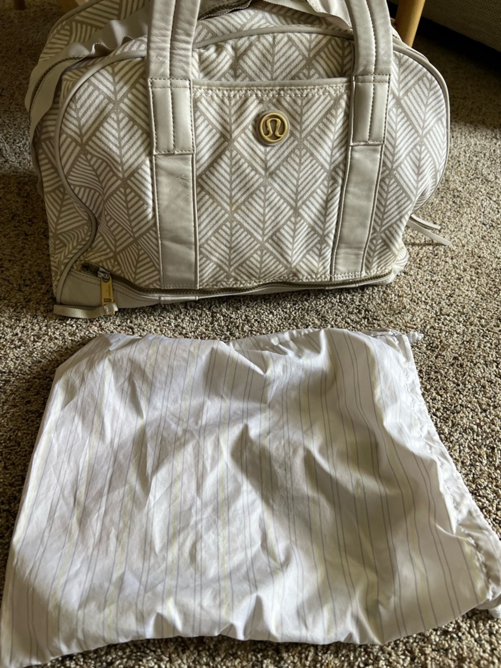 lululemon athletica Taupe and White Geometric Duffel - Picture 2 of 14